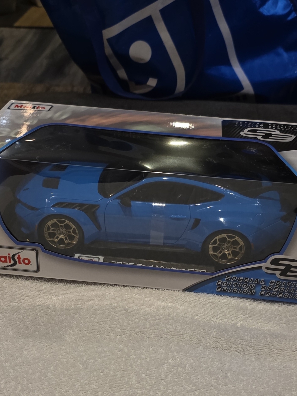 Maisto Blue Ford Mustang GT8 Diecast Car